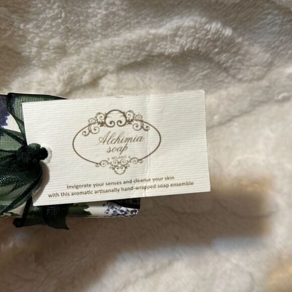 Alchimia Soap Fresh Sparkling Snow Moisturizing Christmas Holiday Wrapped Soap - Picture 5 of 5